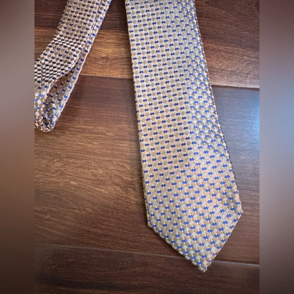 Michael Kors 100% Silk Gold and Blue Geometric Tie
